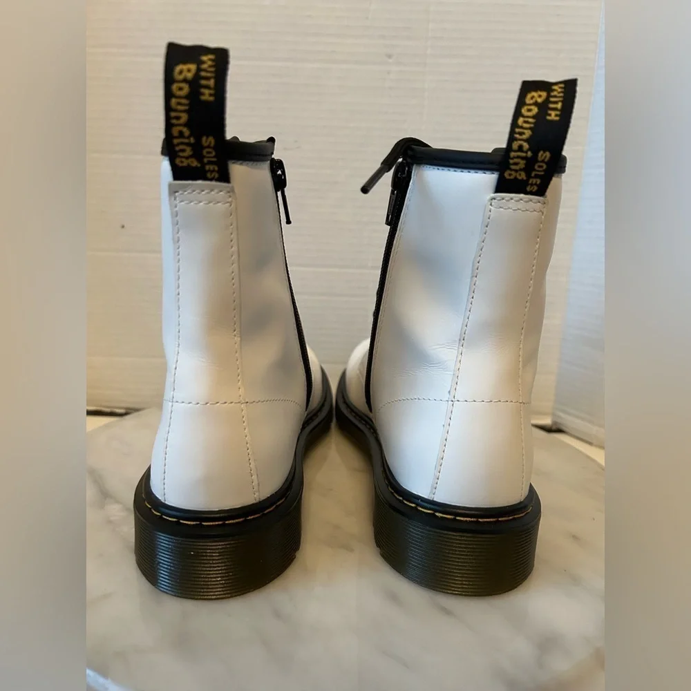 NWOT Dr. MARTENS WHITE JADON BOOT SMOOTH LEATHER PLATFORM GENDER NEUTRAL M6 W7